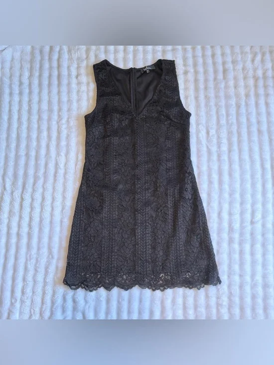 Lulus Women’s Black V-neck Floral Lace Pattern Sleeveless Dress Size Medium - Picture 2 of 8